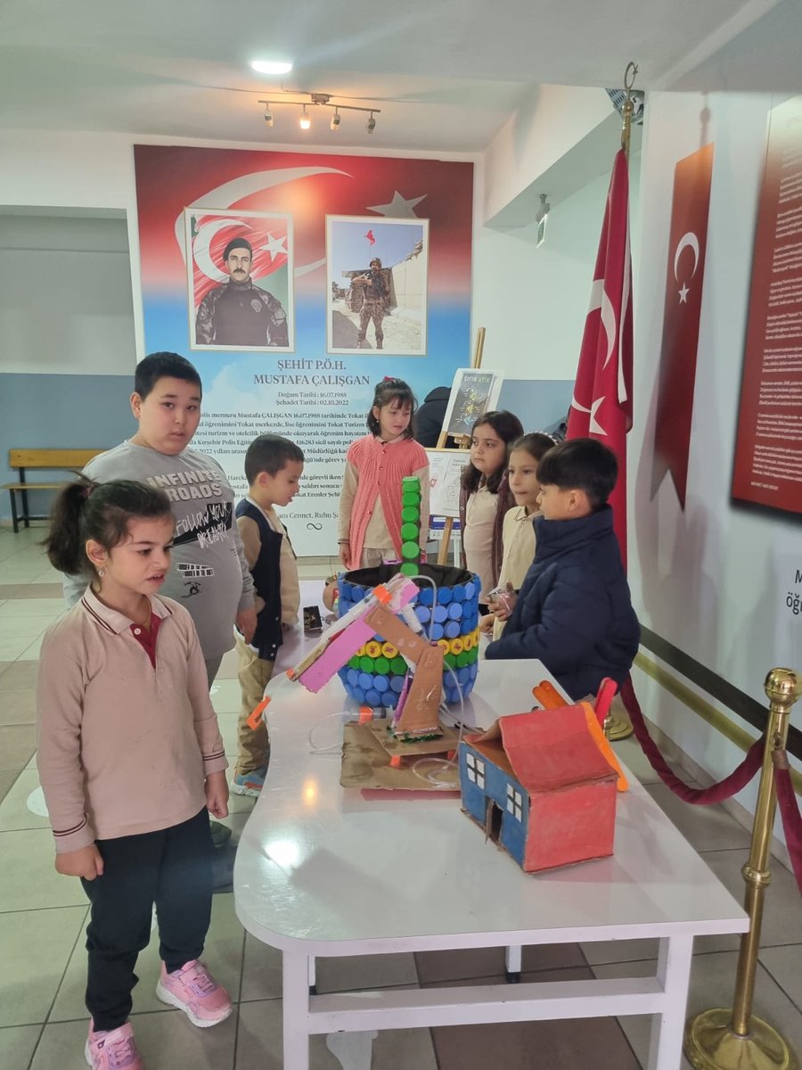 ShtMusCalilkoku's tweet photo. 2C sınıfımız sınıf öğretmenimiz Fatma Azimli Sıfır At��k projeleri https://t.co/hB0XFCQ9rw