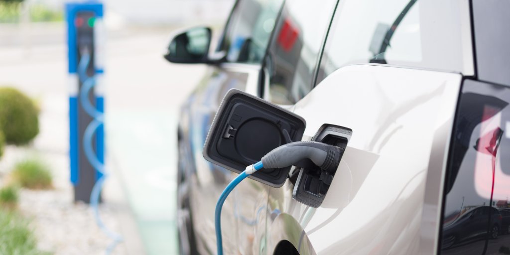 TCS_Schweiz's tweet photo. Elektroautos: 11 Prozent der Energie geht schon vor der Fahrt verloren. Der Touring Club Schweiz hat die Energieverluste beim Laden von Elektrofahrzeugen untersucht. Mehr dazu 👉 https://t.co/FBUaRt1U3k
#myTCS #Elektroautos #Energie #Batterie https://t.co/6VZ5EjzTwJ