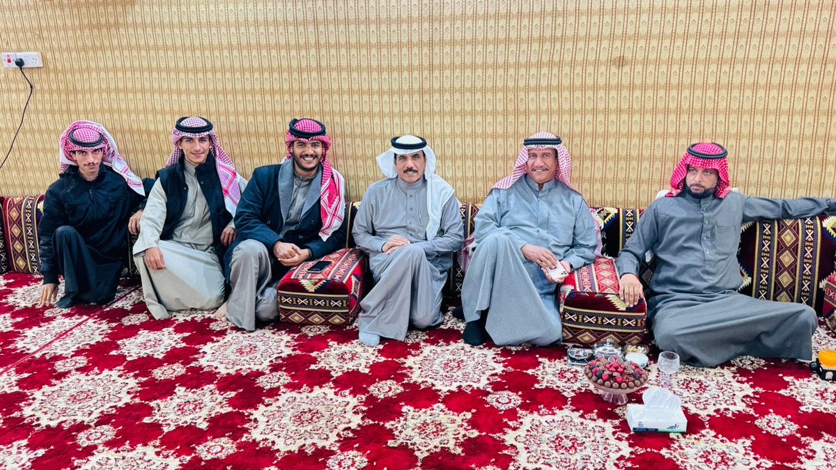 Lafi_Almzwedi's tweet photo. الحمد لله على فضله وكرمه.
يوم أمس تمّ بحمد الله عقد قراني على كريمة/ فياض بن قاسم الصوان،
ونسأل الله أن يجعله عقد خير وبركة بين الأسرتين،
ومع أهلٍ يُعرف عنهم الطيب، وحسن الخلق، والسيرة العطرة، ورفعة المكان بين الناس.
وبهذه المناسبة يشرّفني دعوتكم لحضور حفل زفافي
مساء يوم الخميس ٢٠٢٦/١/١ ميلادي
الموافق ١٤٤٧/٧/١٢ هجري
وذلك في القصر الملكي للاحتفالات – محافظة طبرجل.
حضوركم محل تقدير،
ويزيد المناسبة بهجة وتماماً
#افراح_المزودي
#افراح_الصوان