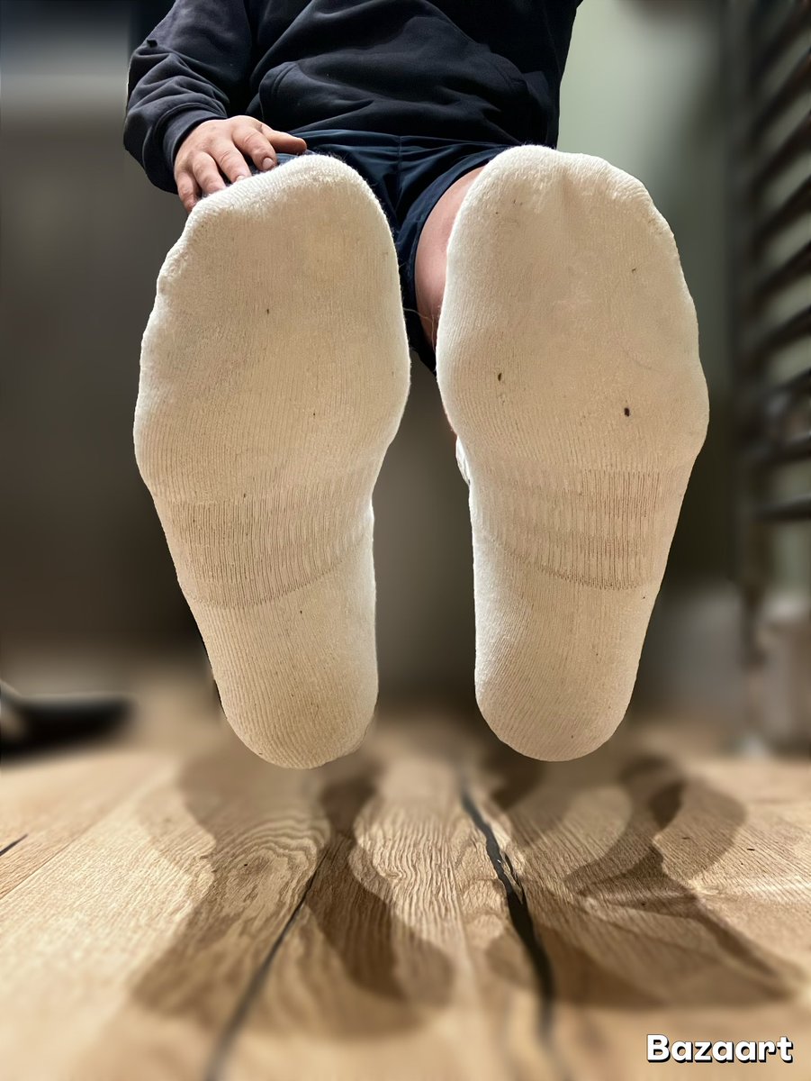 benessexfeet's tweet image. Mmm nothing like starting a new  wear project - especially with brand new socks👌 let’s see what these look like in 2 weeks time 😏🧦
