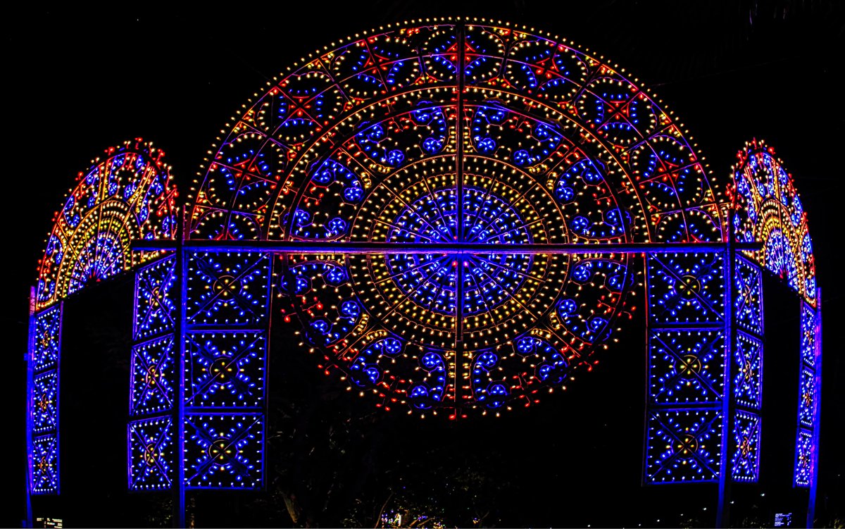 Z6Focus's tweet image. Onder het motto: 'Beter laat dan nooit'.
Licht in de #Duisternis @josephiensierag Dag 8
#advents_kalender #singapore #gardensbythebay