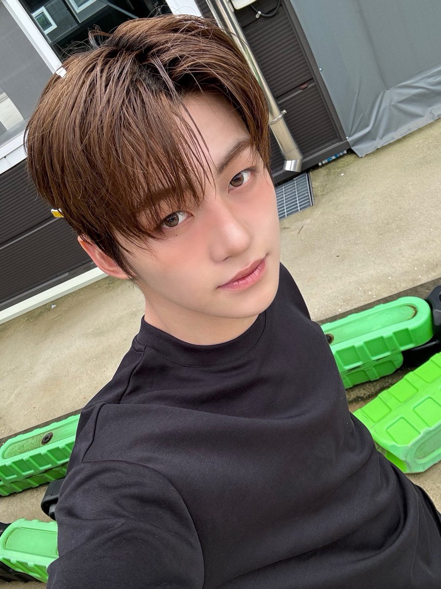 TWSLATION_'s tweet photo. [251209] #JIHOON WV POST

🪼: han jihoon’s favorite concept.. vroom vroom🚘

#지훈 #TWS #투어스 @TWS_PLEDIS https://t.co/0YW2BOBnBv