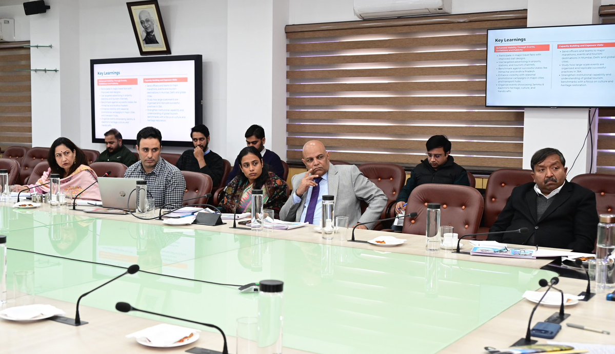 CM_JnK's tweet image. Chief Minister today chaired a meeting to review tourism promotion and publicity activities across J&amp;amp;K, with a focus on enhancing the region’s visibility and boosting visitor engagement to further strengthen J&amp;amp;K’s tourism profile.

The Chief Minister emphasized preparing an…