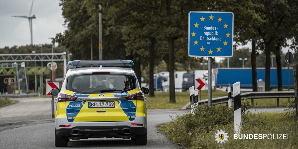 Seit dem 16. September 2024 führt die #Bundespolizeidirektion #Hannover an der 🇩🇪-🇳🇱 Grenze in Niedersachsen Binnengrenzkontrollen durch. Die bisherige Bilanz: 2.130 unerlaubte Einreisen sowie 1.354 Zurückweisungen! Alle Zahlen &amp; Details hier:👇
presseportal.de/blaulicht/pm/7…
