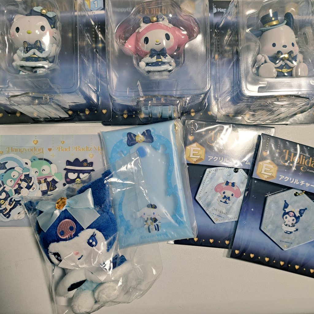 ____Rupiii's tweet photo. おかしいな…別のお店でも引いたけど
A賞はよく当たる…
合計14回引いてるのに1つも
缶バッジが引けない…🥺🥺 https://t.co/zOORRrDwR0