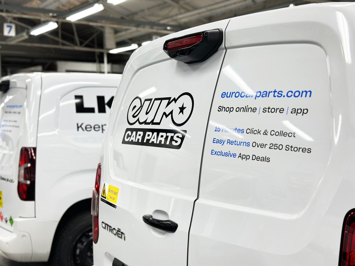 MediafleetLtd's tweet image. Our Witney Assembly Hub is buzzing with activity in the run-up to Christmas!

There’s barely any time for Christmas shopping with our workshops packed full with #LKQ vehicles coming in for branding. 

#EuroCarParts #LCVBranding #FleetManagement #DeliveringYourBrand