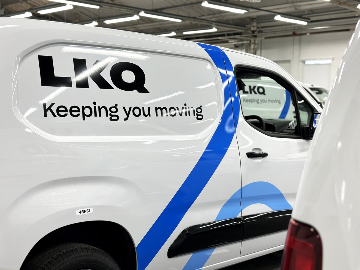 MediafleetLtd's tweet image. Our Witney Assembly Hub is buzzing with activity in the run-up to Christmas!

There’s barely any time for Christmas shopping with our workshops packed full with #LKQ vehicles coming in for branding. 

#EuroCarParts #LCVBranding #FleetManagement #DeliveringYourBrand