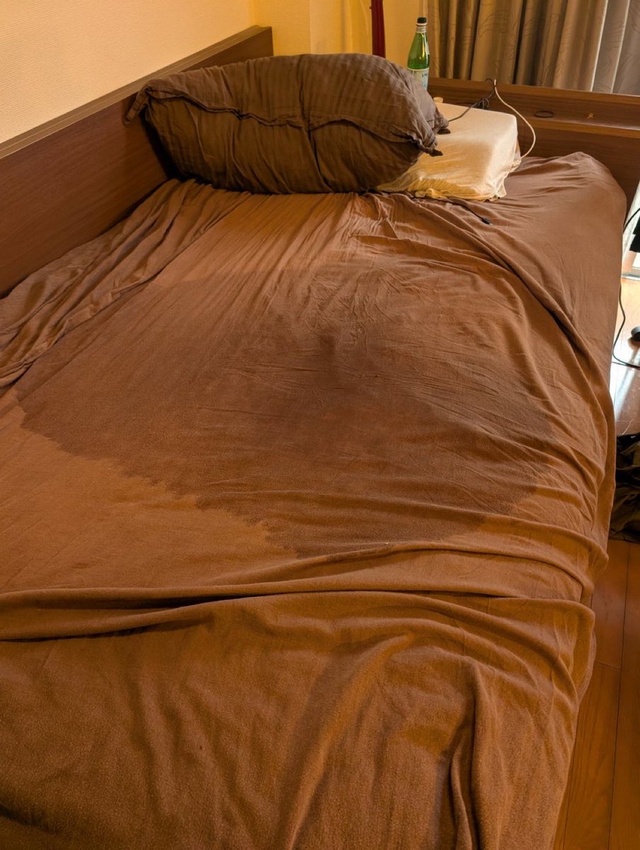 「もし誰かが泊まりに来て、こんな状態にして帰ったら……
あなたはまた呼ぶ？それとも即ブロック？🤣🤣」