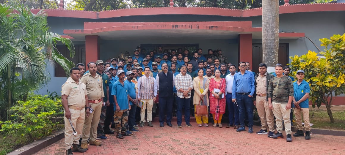 A Circle Level Training Programme on Gajasathi and Vidyut Prahari was conducted on 06.12.2025 at Godibari Camp, Chandaka Wildlife Division for all squads functioning under BBSR Circle. The training was facilitated by Shri A R Mishra, DCF (JTF) and Rtd. SP Shri K Panigrahi.