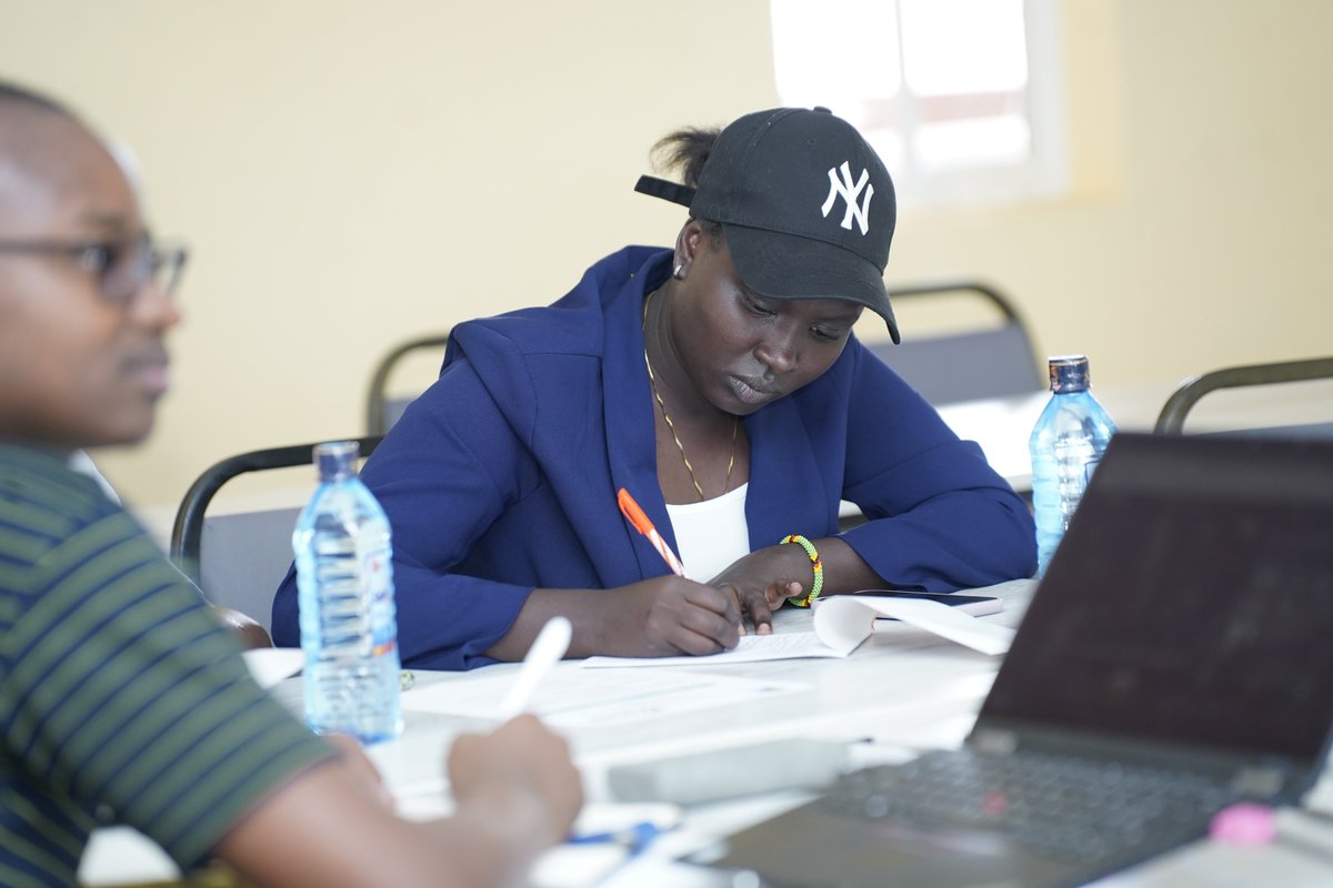 africacsid's tweet photo. Happening NOW in Kajiado!
We are hosting a youth dialogue workshop on #Climateandsecurity in partnership with @OneYoungAfrica .
Youth leaders from the 5 sub-counties are sharing on resource-based conflict, co-creating recommendations for peace & inclusive climate action. https://t.co/QNx76nQYbl