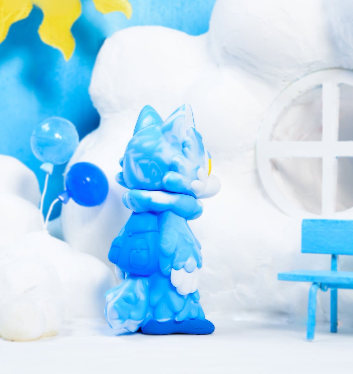 あらいきりこ個展FACTORY　新作ソフビ「青空」 📢☁️【個展新色】 12月20日から開催の個展「FACTORY」にて、 新色