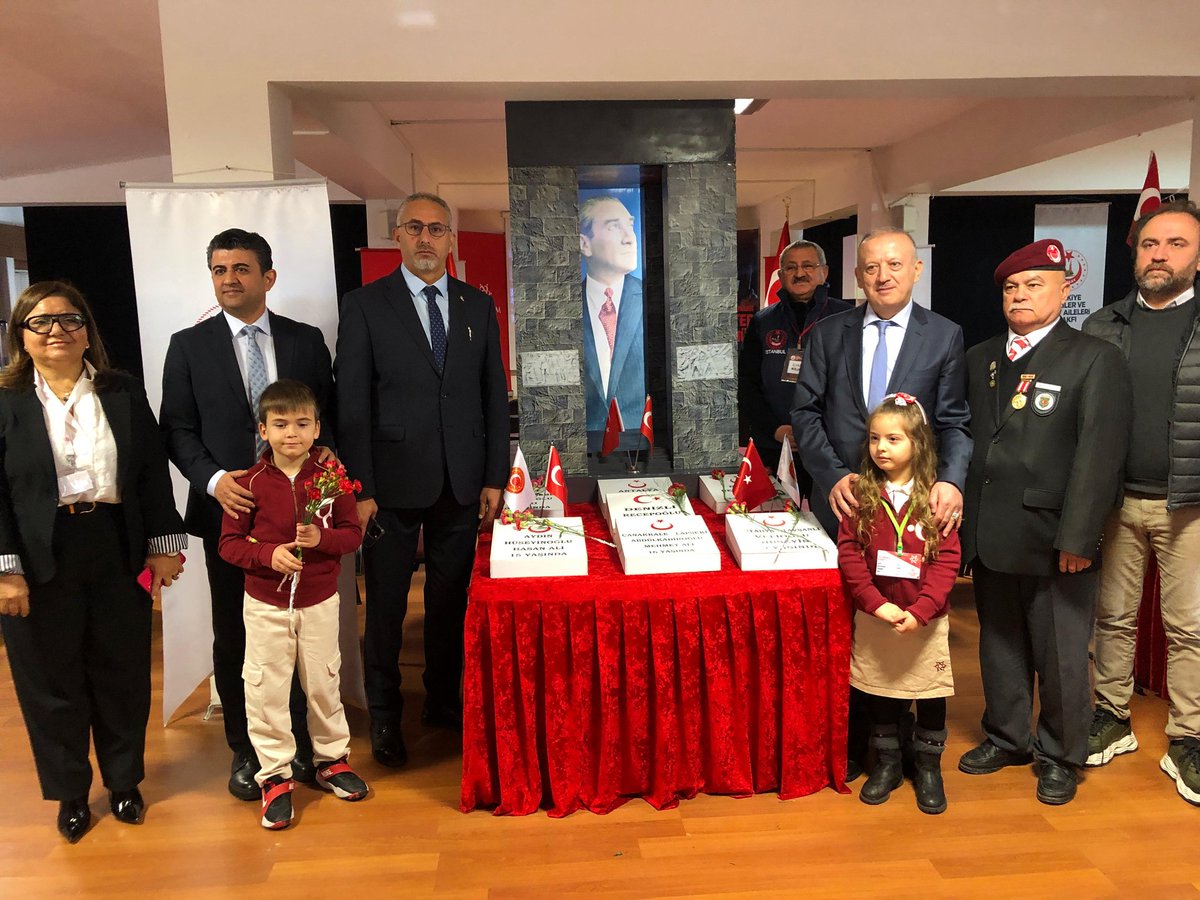 Merkezefendi_K's tweet photo. Kaymakamımız Sayın Abdullah Demir, Özel Mektebim Koleji Denizli Kampüsü tarafından düzenlenen Çanakkale Savaş Objeleri ve Fotoğraf Sergisi’ne katıldı. https://t.co/1IGD9aD0oa