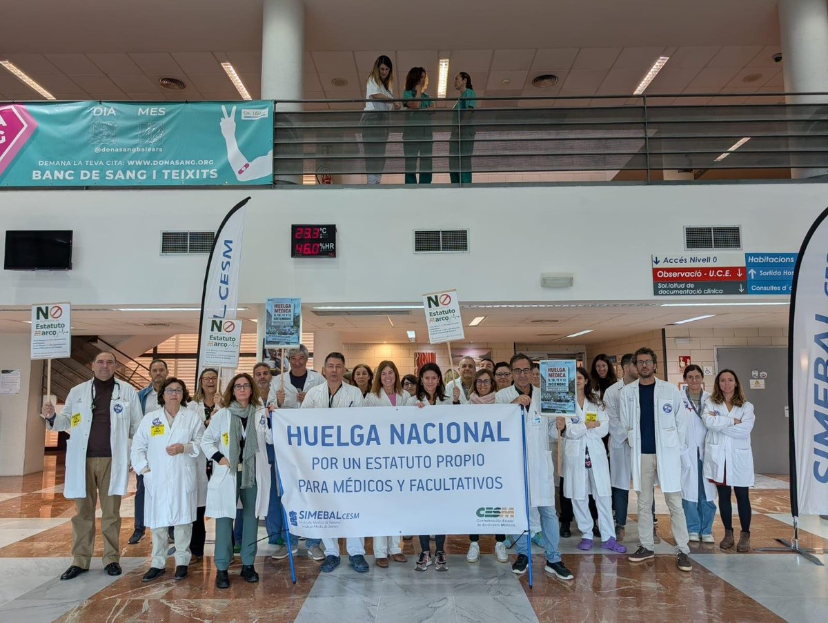 SimebalCesm's tweet image. Los médicos de Baleares nos concentramos hoy en las puertas de nuestros hospitales para decir alto y claro que el nuevo Estatuto Marco es inaceptable.

Con estas condiciones nadie podrá garantizar la atención que los pacientes merecen. Esta huelga también es por ellos.