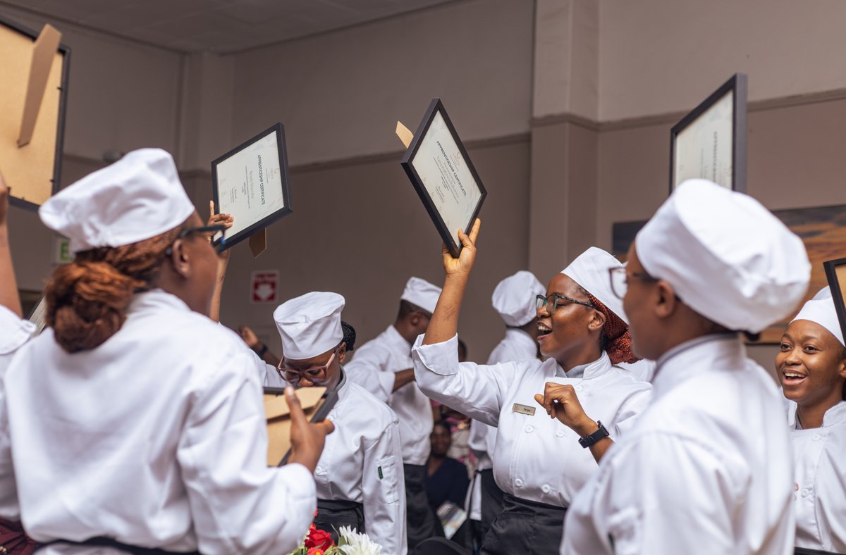 CrestaHotels's tweet image. Tastes of Success! Huge congratulations to the graduating class of Cresta Zim 2025 Chefs! The future of food is in your talented hands.

#ChefLife #Graduation #CrestaJameson #WhereOneSmileStartsAnother