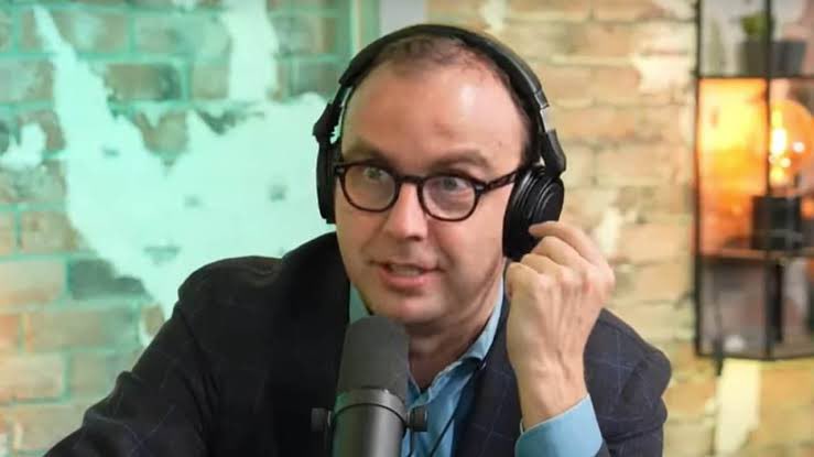 “C’è solo una persona che al Milan devono ringraziare. Dirai Pulisic, grazie. No, è Harmon Northop Morse. Che non è il terzino del Genoa eh. Il dottor Morse se non si sveglia una mattina del 1877 e decide di inventare la tachipirina, io non lo so come va a finire Torino-Milan”