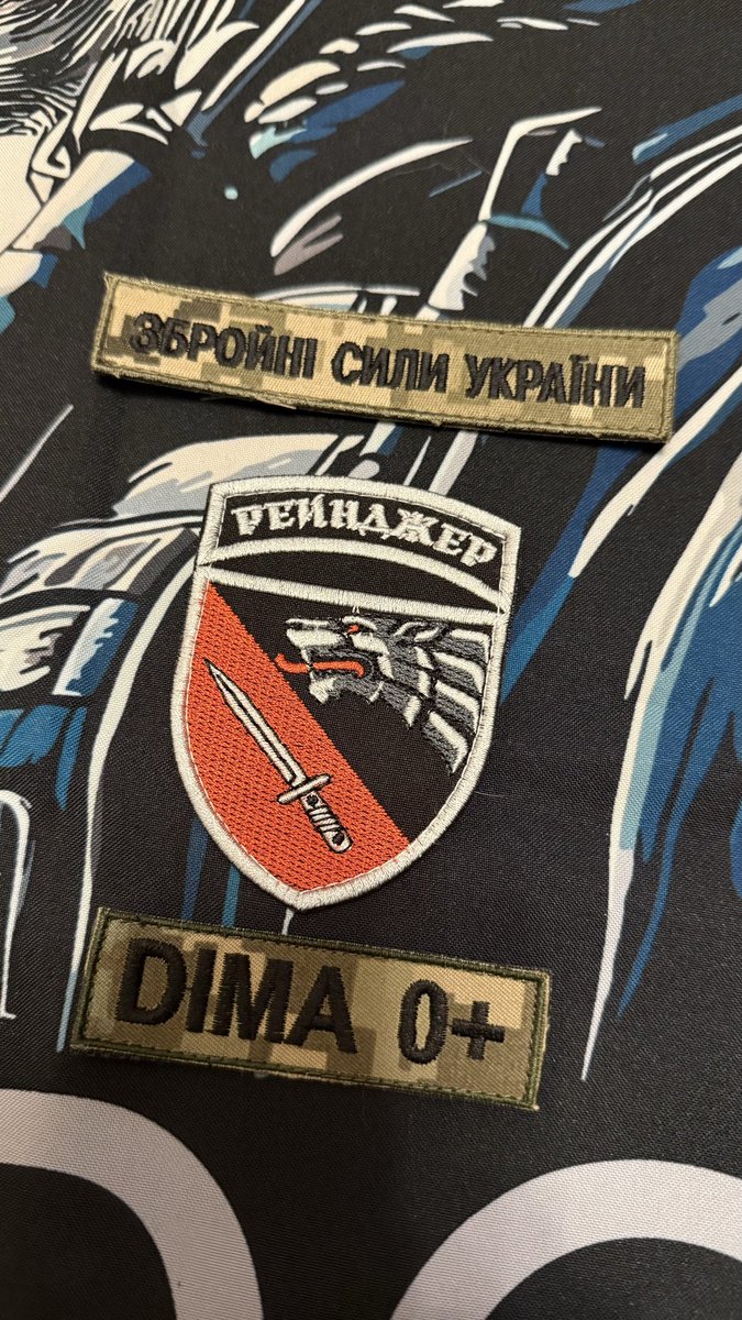 Brothers&amp;sisters! 💙💛
Fellas🙏💙💛! 

Up for 3 day auction, ends 12 December (Friday), 21:00 Kyiv time. 

Ukrainian SSO rangers banner, signed by the 4th Special Purpose Regiment, Ranger Corps SSO heroes. Dima 🇺🇸 are on photo. Patches set and included.

Starts at 50 usd.