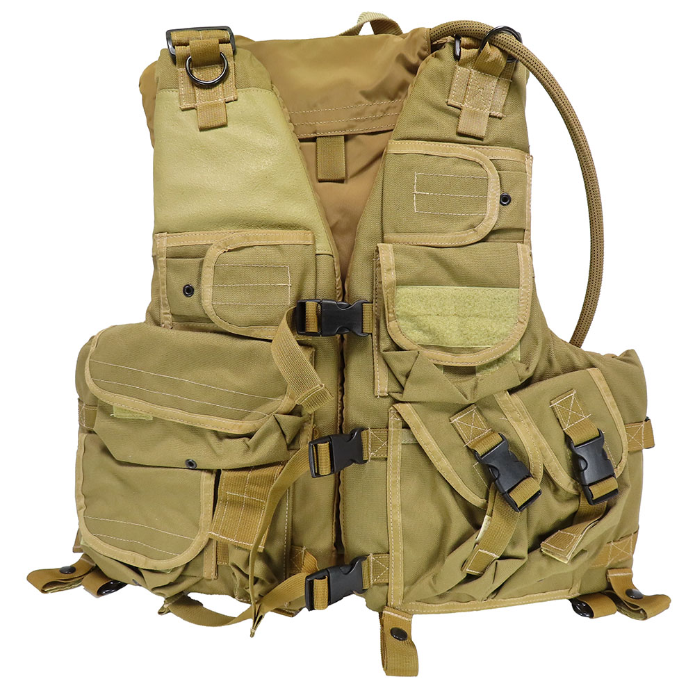 数点ですがEAGLEとBLACKHAWK!のタクティカルベストを掲載しました