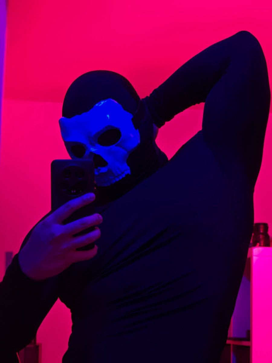 JL_Magick's tweet image. Y'all do know I'm LITERALLY gay right?
As in I'm into MEN... muscular men BUT MEN NONETHELESS.
How many times do I gotta say it?
#gayman #joshhammond #lightsout #maskedman #muscle