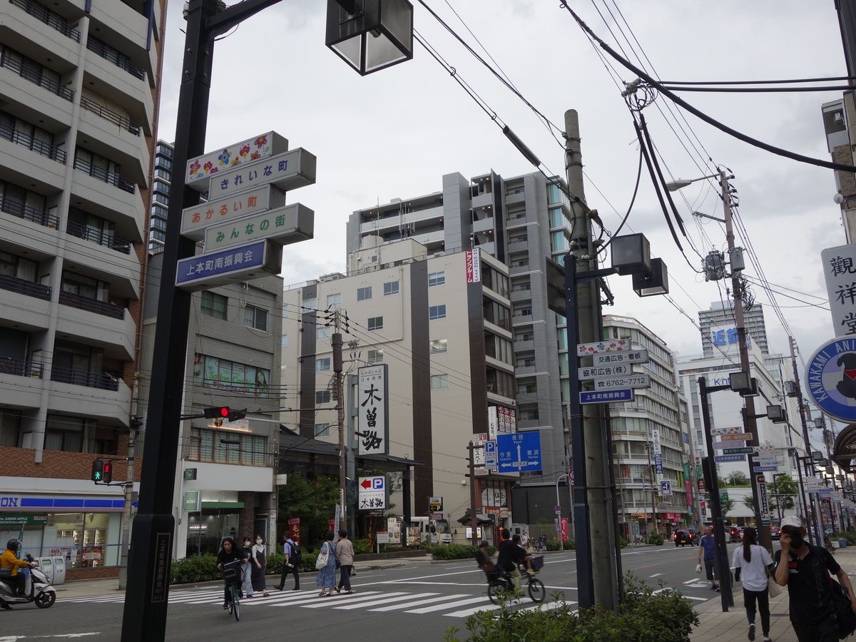 8LOMII's tweet image. 🪡 #SOULSEOB socmed au ( ꈍ꒳ꈍ)

Based off of the Japanese 2nd button tradition.  Shota gives his to Jongseob, but Seob doesn’t understand what it means… Graduation is coming in less than a month, how will their relationship end up going? (°0°)!!