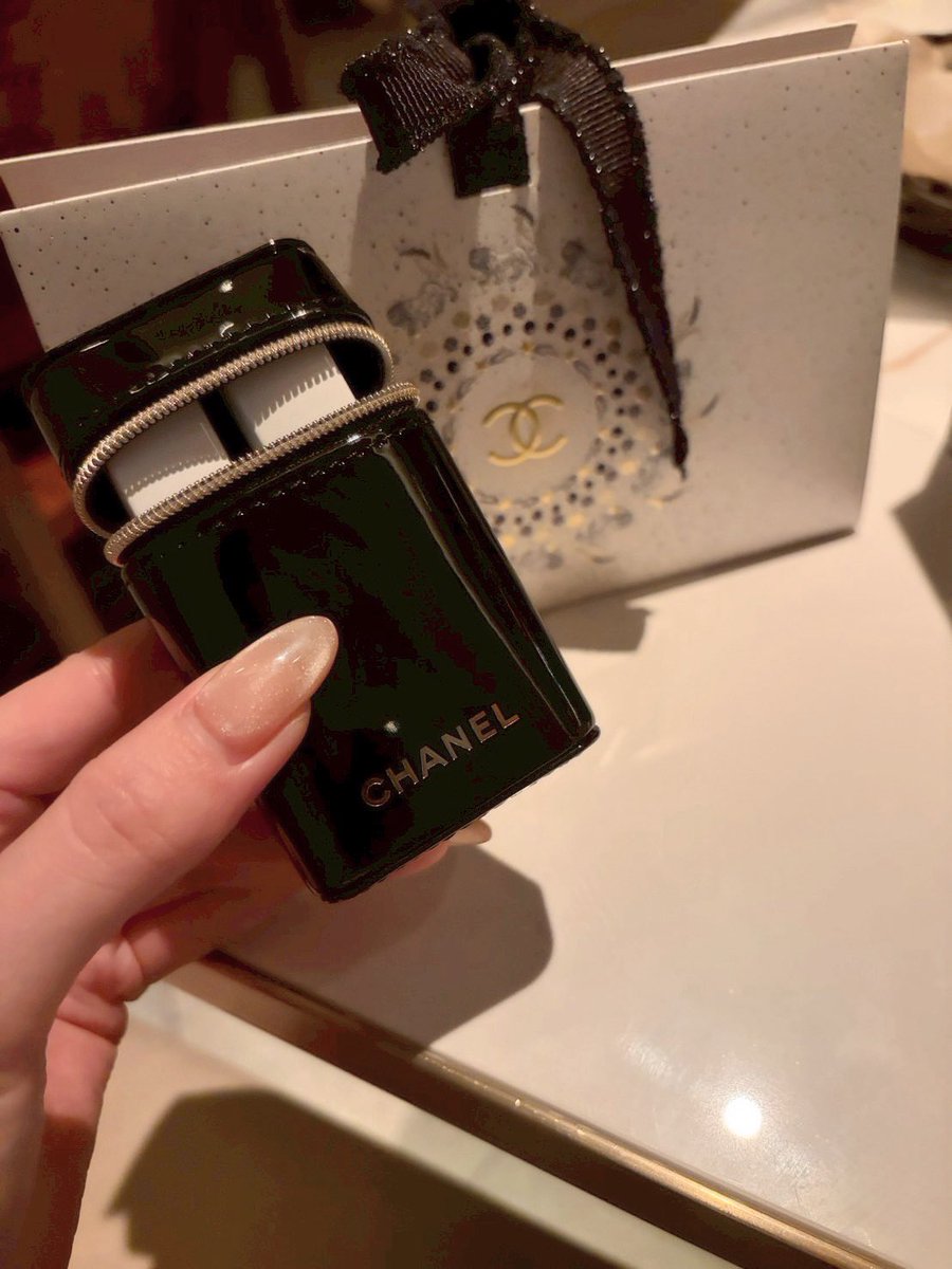 有楽町CHANELの店舗限定でリップ2本買うと➕2,400円で貰えるリップ