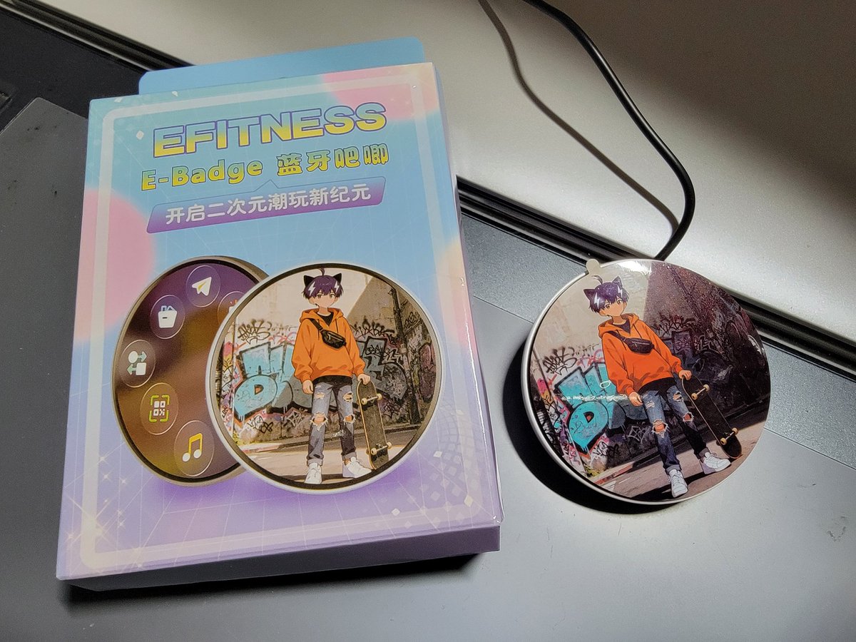 AliExpressで買ったデジタル缶バッジが速攻届いた。接続が謎でいろいろ