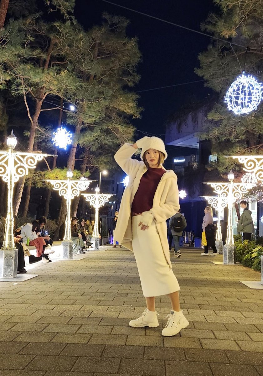 スカイツリーのイルミに行きました🎄🐈‍⬛⸒⸒❤︎
いつも自撮りの私ですが、今回カメラマンの真希さんに撮ってもらった
スゴい人混みでしたがとても綺麗でもう猫まっしぐら、アドレナリン全開です💕😻
心の充電も大切ですね🌟

お疲れさまでした❣️
暖かくして素敵な夜を🎄❄🎁🎀🔔
📷️<a href="/maki_hatori/">羽鳥真希</a>