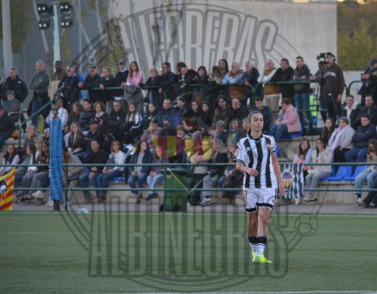 Desde Guerreras Albinegras queremos agradecer a toda la gente que acudió al Gaetà a animar a las chicas. Es muy bonito ver las gradas llenas.

Sabemos que para las jugadoras es un plus de motivación. Ojalá nos podamos ver más veces por las gradas.

#PPO 🤍🖤 #EllasTambiénJuegan
