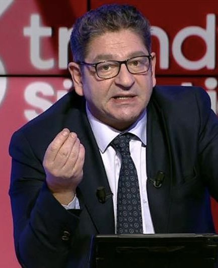 Güntekin Onay: 

VAR hakemi olan Halil Umut Meler artık Beşiktaş takımı ile ne sorunu olduğunu kamuoyuna açıklamalı. 

Bir hakem bir kulüp ile sürekli bu kadar ters düşen kararlara imza atıyorsa bu durum bir izaha muhtaçtır.