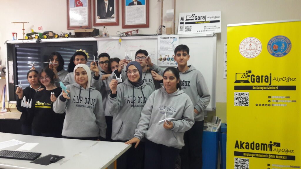 Garajda 35 Dakika: Origami Atölyesi Gerçekleştirildi garajalpoguz.com/2025/12/08/gar…