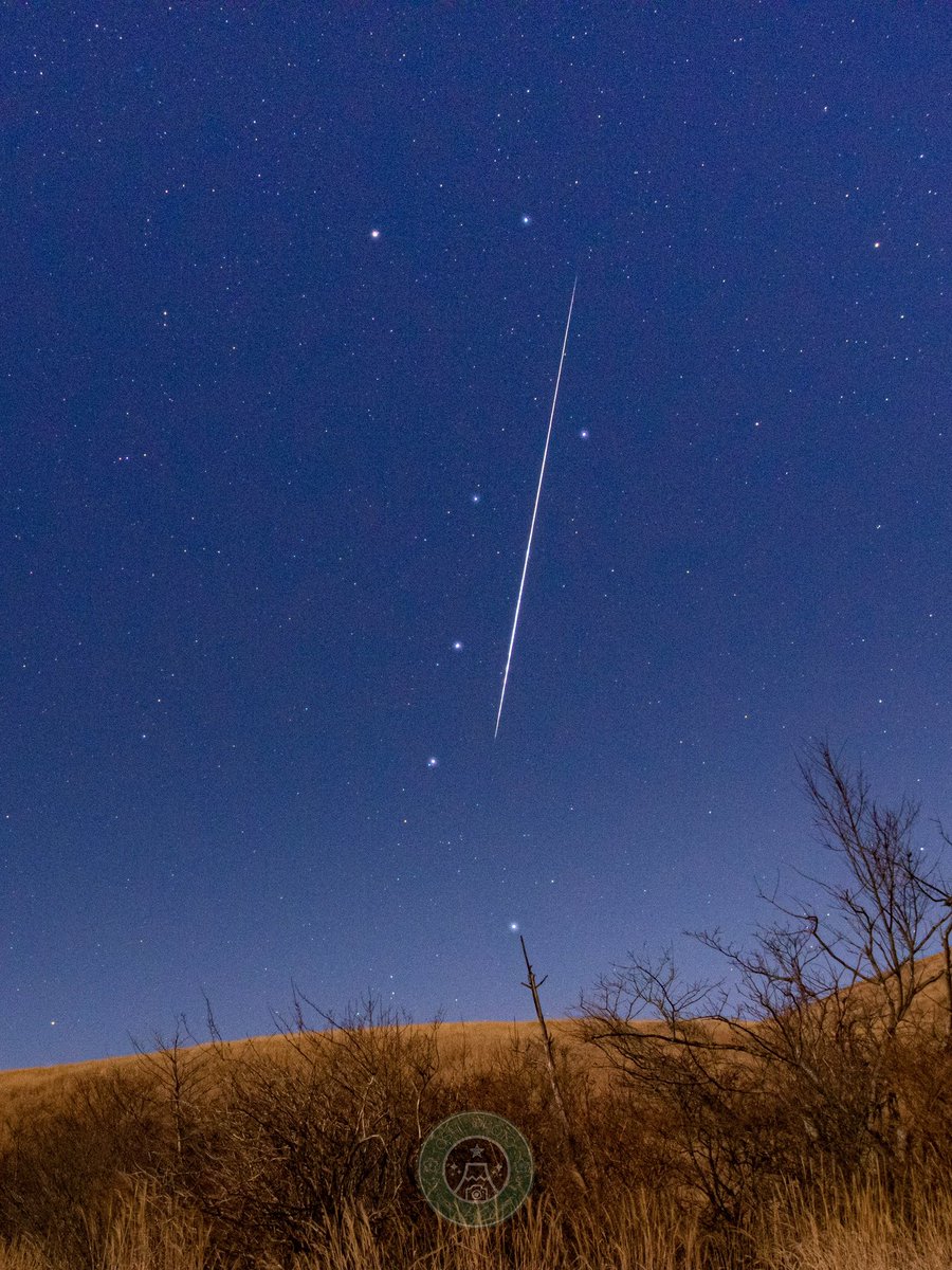 Toshi_photo_'s tweet photo. 狙いを定めたかのように北斗七星を貫くふたご座流星群。 https://t.co/FTzZp1u9jn