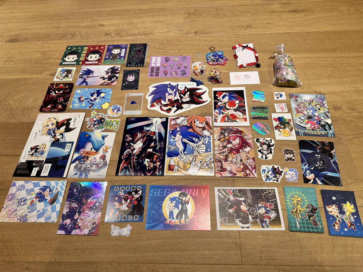 TakoJoyce_TW's tweet photo. 上週六的 SEGA ONLY 超開心～
買了好多東西 &amp; 交換到好多超美的認親禮，超棒ㄉ🥰也謝謝來認親的索友們，跟大家聊天好開心喔🥺

另外這次久違地做了周邊，謝謝購買的各位！為了明年的 35 週年跟擺攤，要來勤奮畫圖ㄌXD

#索尼克同好 #SEGAONLY https://t.co/yFqnnZGDwJ