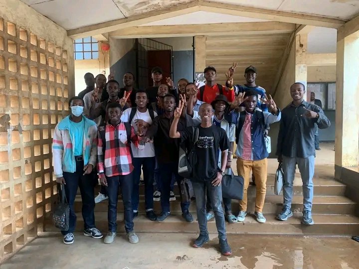 PascalReponse's tweet photo. Semaine 1 du #LearningChallenge terminée !
📱 Flutter : prise en main réussie et compréhension solide de l’écosystème. Les bases sont posées.
Cap sur la S2 ! 🔥
#GDGOnCISPbkv #GDGKivu @googledevs @GdgKivu @Google https://t.co/FoAHWqvwtg