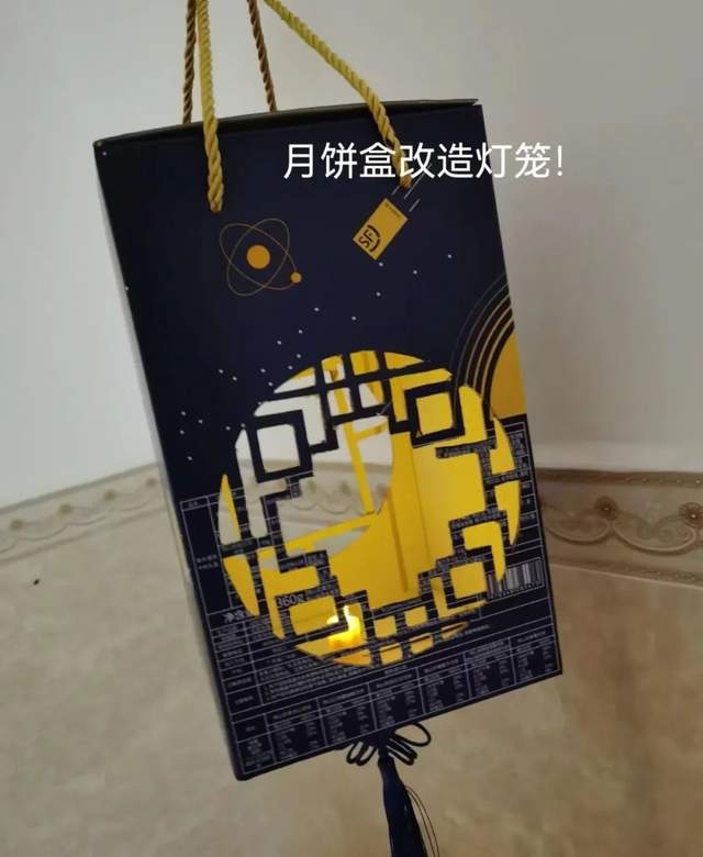 bZhYAMoyMVJOXKG's tweet photo. 笑死umber
「今日份仪式感：咬一口月饼，看月亮慢慢圆。中秋快乐呀」 https://t.co/0gsGaDXVbJ