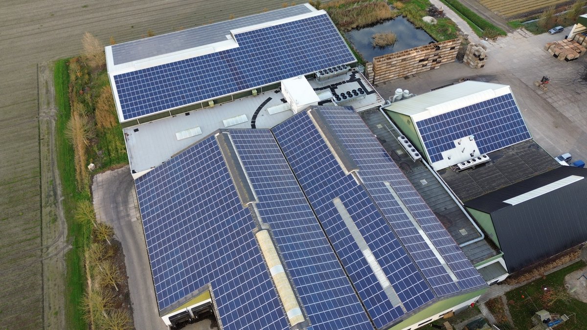 𝗩𝗲𝗿𝘀𝘁𝗲𝗿𝗸𝘁𝗲 𝗲𝗻𝗲𝗿𝗴𝗶𝗲𝗿𝗲𝗴𝗶𝗲 𝗯𝗶𝗷 𝗠𝗲𝗻𝘁𝗶𝗻𝗴
Energy Shift installeerde hier 𝟭,𝟬𝟳𝟱 𝗠𝗪𝗵 𝗮𝗰𝗰𝘂-𝗼𝗽𝘀𝗹𝗮𝗴. Hiermee kan Menting slim handelen op de energiemarkt én nog meer eigen opgewekte energie gebruiken.

energyshift.nl/gratis-adviesg…