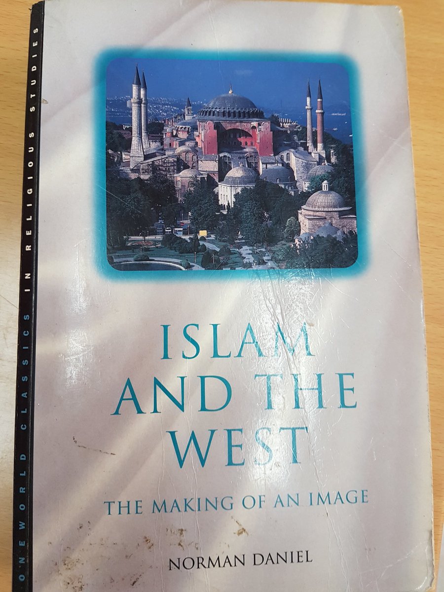 #كتاب_قيًم_للغاية
للباحث نورمان دانيال بعنوان" الاسلام والغرب" عن الصورة التي كونها الغرب للإسلام عبر العصور
وعلى الرغم من أنه لم ينجح في شرح تطور تلك الصور بدقة فإنه أثبت أن الكتلة الرئيسة منها انتقلت كاملة من العصور الوسطى الى العصور الحديثة وهيمنت على كتابات المستشرقين