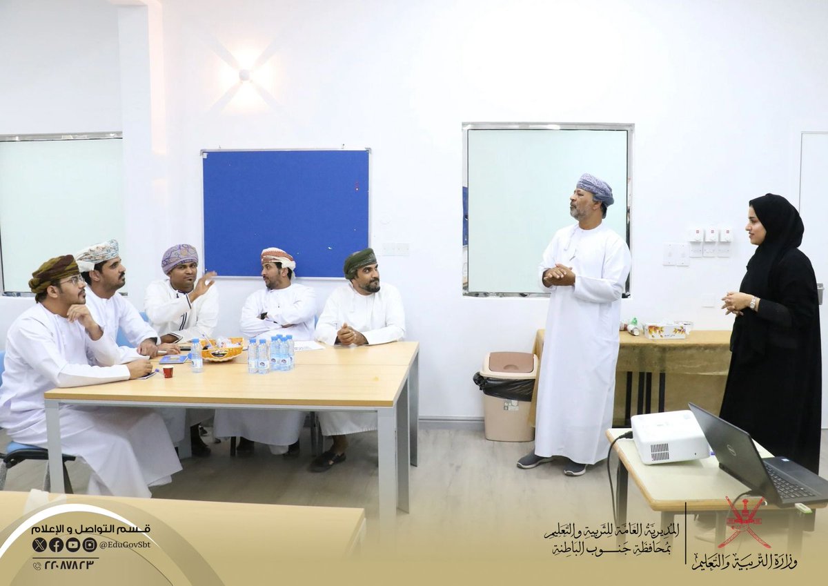 تواصل دائرة الشؤون الإدارية بتعليمية المحافظة ممثلة في قسم التدريب والتأهيل  تنفيذ البرامج والورش التدريبية. حيث تم تنفيذ بمركز التدريب  ورشة تدريبية بعنوان: "مهارات التواصل الإشاري" بالتنسيق مع معهد التواصل للتدريب. 
يتبع.... 
#فعاليات_تعليمية_جنوب_الباطنة