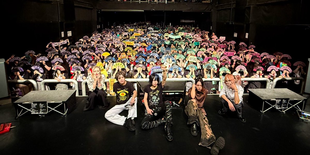 2025.12.7＆8 @福岡ドラムロゴス

クリスマスツアー福岡2daysありがとうございました🎄クリスマス企画はドームに負けない黄色い声援がすごかった🫶

次は大阪！バナナホール🍌