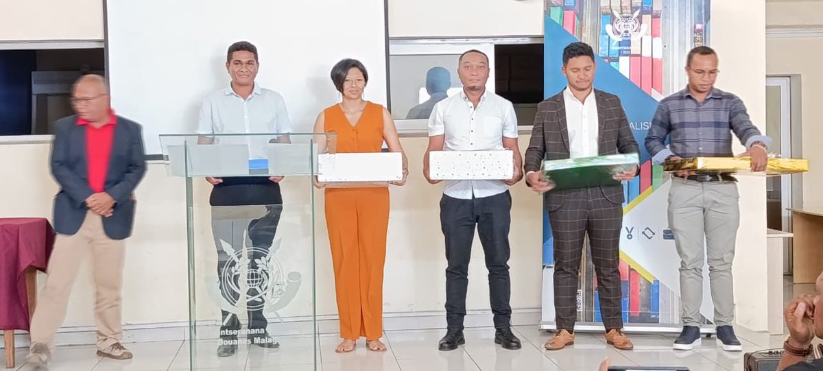 𝗟𝗮 𝗗𝗼𝘂𝗮𝗻𝗲 𝗠𝗮𝗹𝗮𝗴𝗮𝘀𝘆 𝗿𝗲𝗻𝗳𝗼𝗿𝗰𝗲 𝗹𝗲𝘀 𝗰𝗼𝗺𝗽𝗲́𝘁𝗲𝗻𝗰𝗲𝘀 𝗱𝗲𝘀 𝘁𝗿𝗮𝗻𝘀𝗶𝘁𝗮𝗶𝗿𝗲𝘀 𝗲𝘁 𝗱𝗲́𝗰𝗹𝗮𝗿𝗮𝗻𝘁𝘀 𝗮𝘂𝘅 𝗻𝗼𝘂𝘃𝗲𝗹𝗹𝗲𝘀 𝗽𝗿𝗼𝗰𝗲́𝗱𝘂𝗿𝗲𝘀 𝗱𝗼𝘂𝗮𝗻𝗶𝗲̀𝗿𝗲𝘀

🔗: linkedin.com/posts/directio…