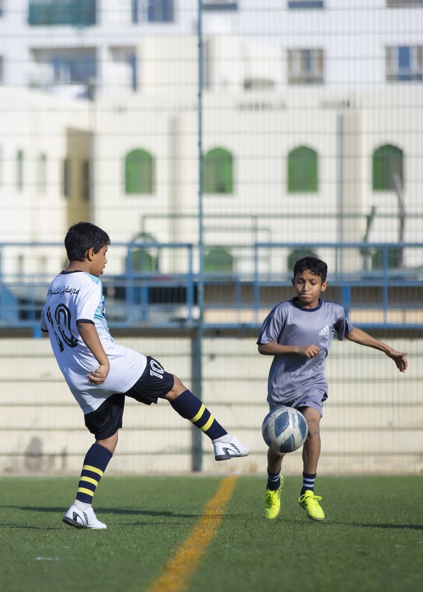 muscat_ssc's tweet photo. تحت رعاية الفاضل مبارك المعشري مدير دائرة التوجيه المهني والإرشاد الطلابي، اختتمت مسابقة كرة القدم للذكور بمشاركة ٨٠ مدرسة حكومية وخاصة.

#مدارسنا_مستقبل_واعد 
#فعاليات_تعليمية_مسقط https://t.co/ghWxaADFYY