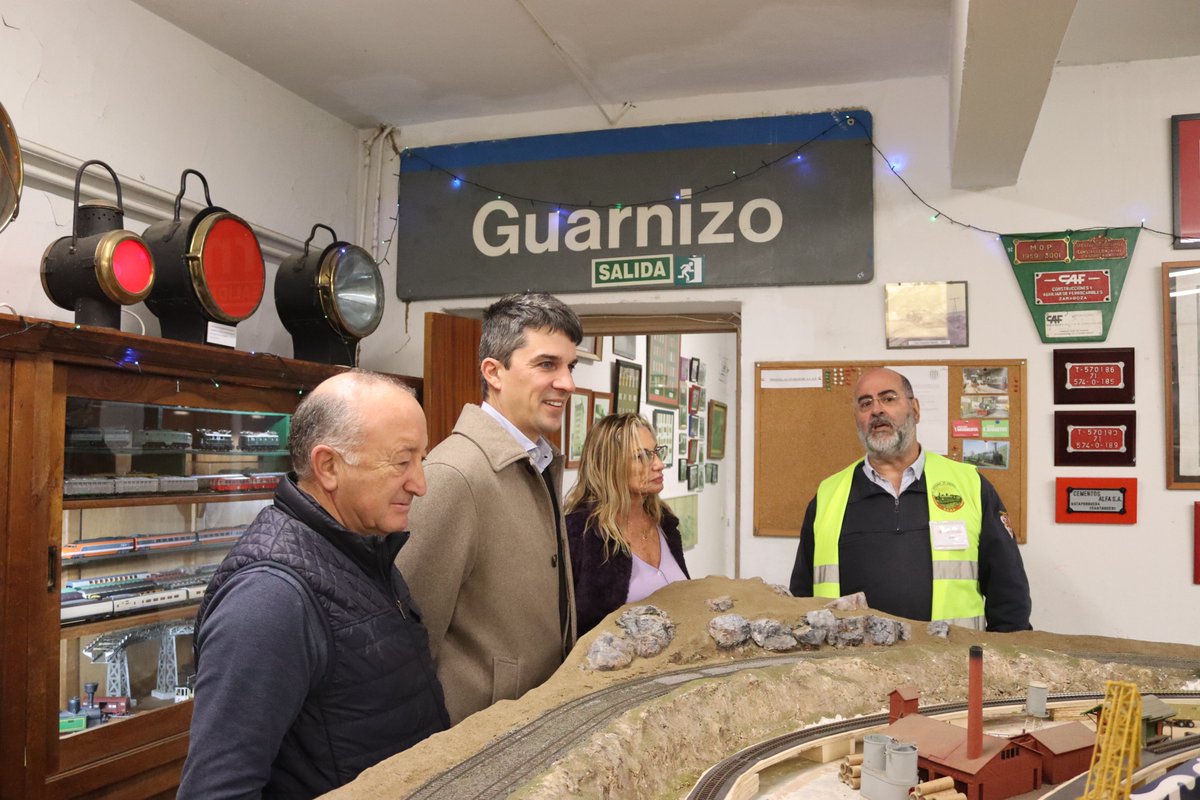 psoesantander's tweet photo. 🚂Hoy hemos visitado el #MuseodelFerrocarril junto a la @ACAFCantabria 

Un espacio único que conserva parte fundamental de la historia de nuestra ciudad.

Seguiremos trabajando con quienes +saben y +lo cuidan, para que el ferrocarril siga formando parte del futuro de #Santander. https://t.co/DhGqhORZJc