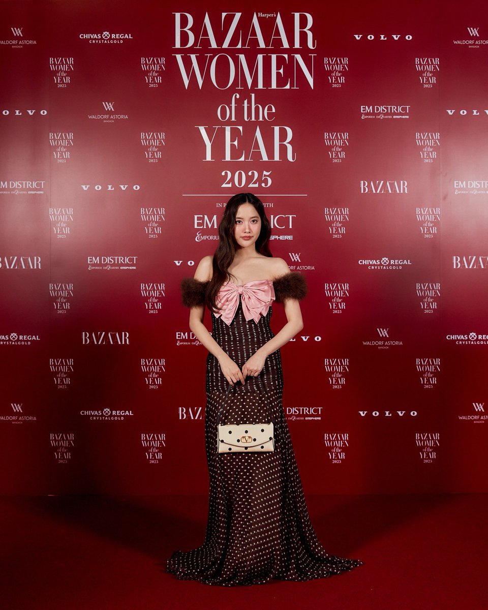 ELLEThailand's tweet photo. สวยมาก! เปิดโททัลลุคสุดปังของ ฟรีน สโรชา @srchafreen และ เบคกี้ รีเบคก้า @AngelssBecky ที่เข้าร่วมเฉลิมฉลองพลังของผู้หญิงกับงาน 'Harper's BAZAAR Women of the Year 2025' 

#ELLEThailand
#BAZAARTHWOTY2025 #WOTY2025 
#BAZAARWOMENOFTHEYEAR2025
#srchafreen 
#beckysangels‌ https://t.co/NbXya0gNyA