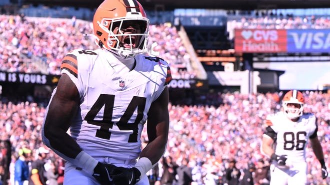 karnsies817's tweet image. 2025 Browns receiving leaders:

Targets: Harold Fannin. (85)
Receptions: Harold Fannin. (59)
Yards: Harold Fannin. (619)
Touchdowns: Harold Fannin. (4)
Yards per game: Harold Fannin. (47)

All while playing alongside David Njoku. 

Quietly one of the best rookies in football. 👀