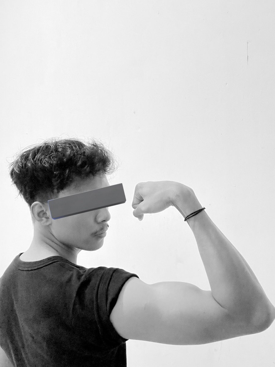 appendixx's tweet image. Ganteng, minusnya pergelangan tangan kecil 😒