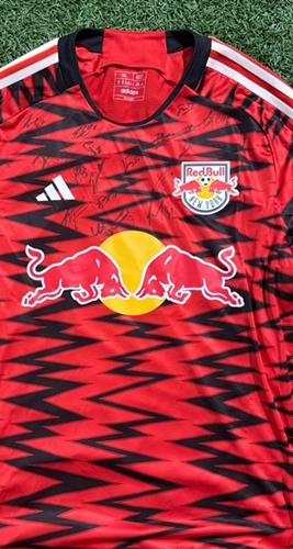 RBNYHelp's tweet image. 🎁12 Days of M+🎁

Day 7:   
- Wine Set
- Vineyard Vines Quarter-Zip (XL)
- Armando Nameplate
- Team Autographed Legacy Jersey (Sweepstakes)  

Link: newyorkredbullsmembers.com/login