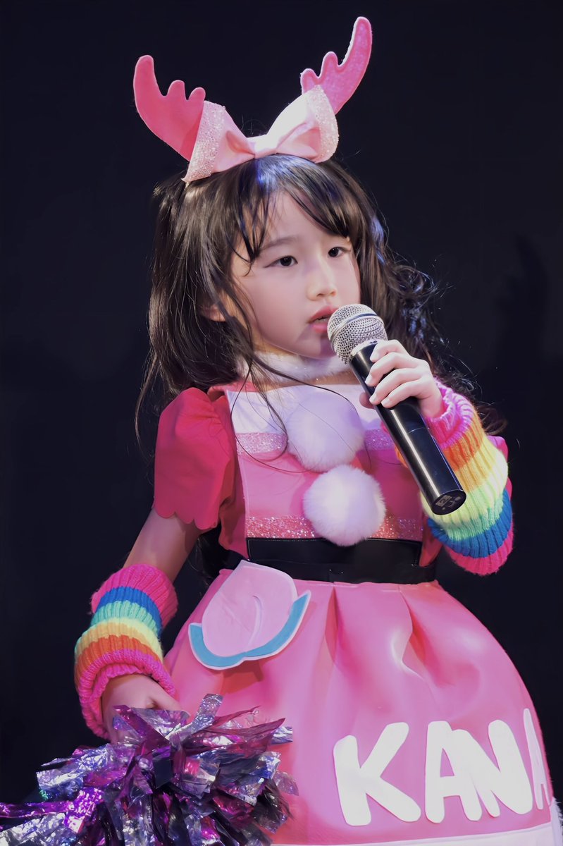 RT @mino_taki4718: 真剣な表情で歌うカナちゃん🍑 カナ (5歳