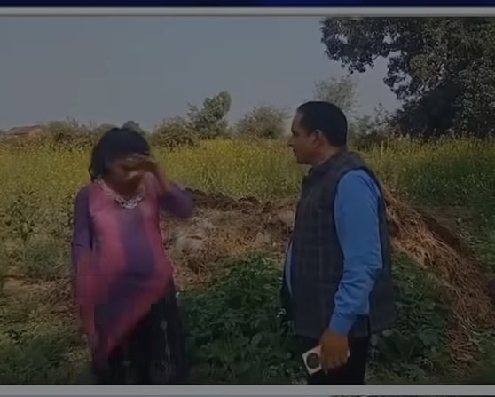 ऐसे शिक्षक हों तो समाज में एक भी बच्चा पढ़ाई से वंचित नहीं रह पायेगा.

प्रिंसिपल - अरे यहाँ रही है? स्कूल क्यों नहीं आ रही 15 दिन से.
बच्ची - सर वो फीस के पैसे नहीं थे 500 रूपये जमा कराने के लिए.

प्रिंसिपल - हमसे क्यों नहीं बोली, घर में पैसे नहीं थे?

इसके बाद बच्ची रोते हुए