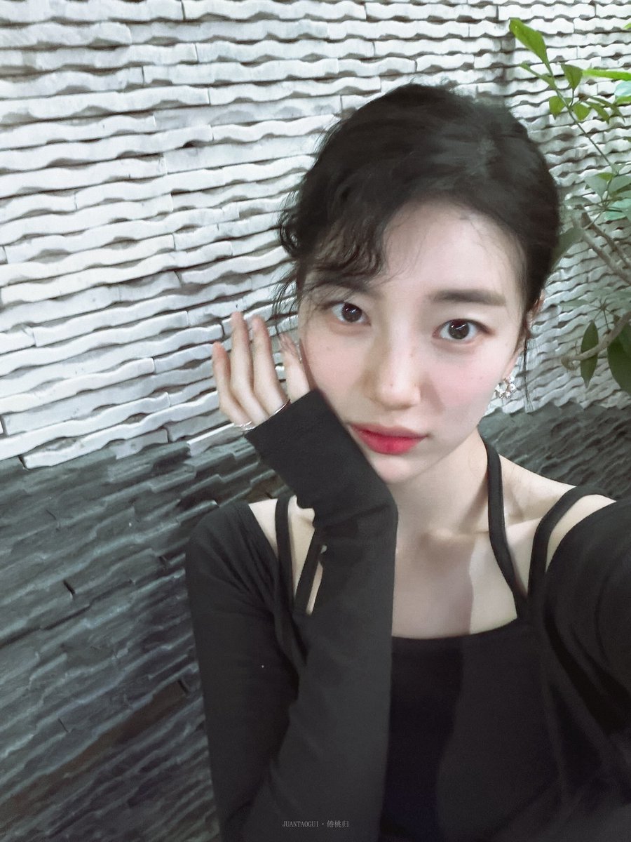 Aoaim2's tweet photo. 🌱

#Suzy #수지 https://t.co/zXVaPMzqpp