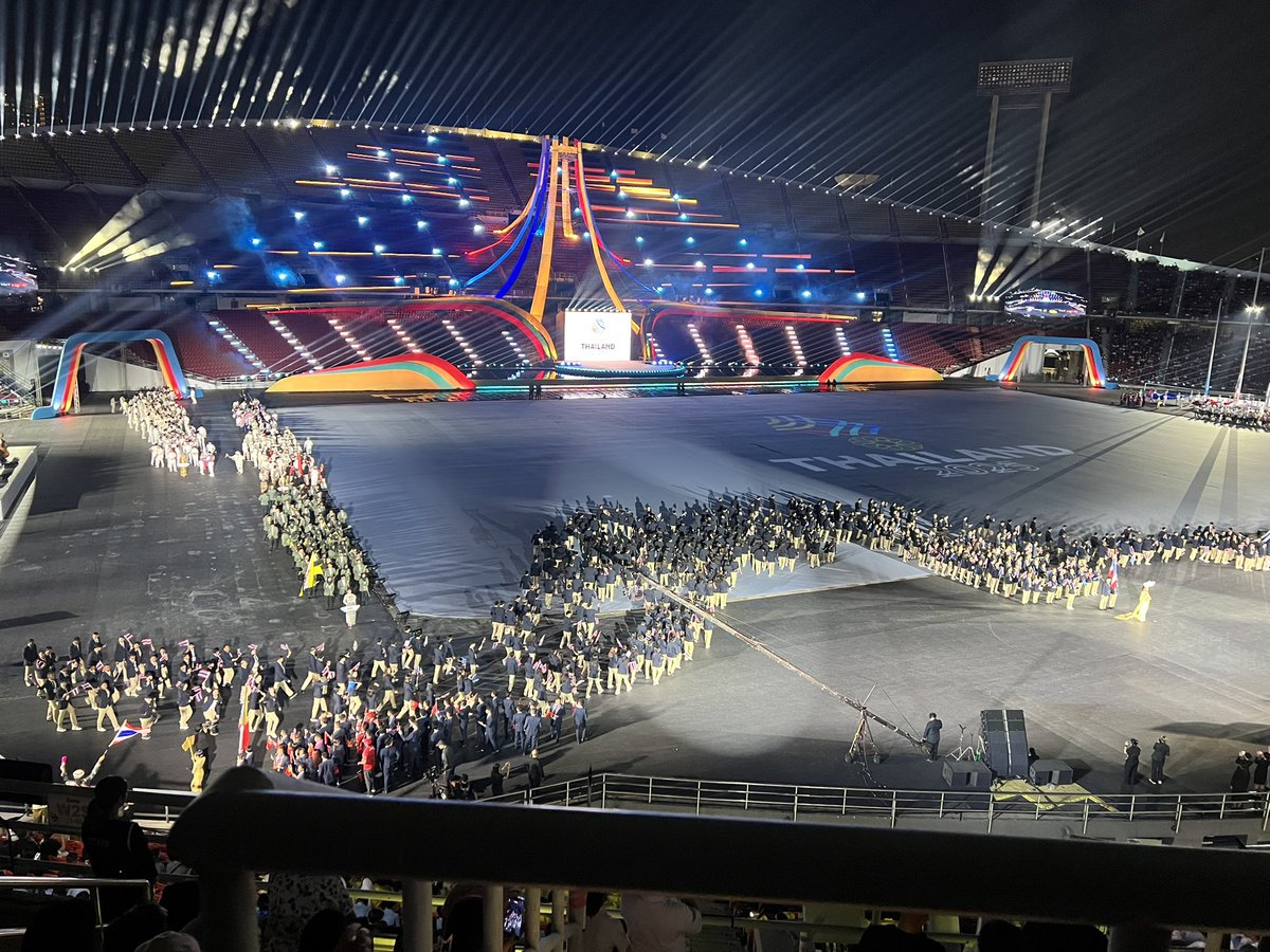 ใครจัดโคโรกราฟก่อน มั่วมาก หน้างานเดินชนกันไปหมด ไม่สวยเลย #ซีเกมส์ครั้งที่33