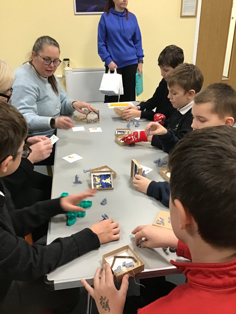 LindenCentreP2's tweet photo. This morning we visited Dawley Baptist Church. We learnt about the Christmas story and met some lovely people. https://t.co/3pqiZkZoC5