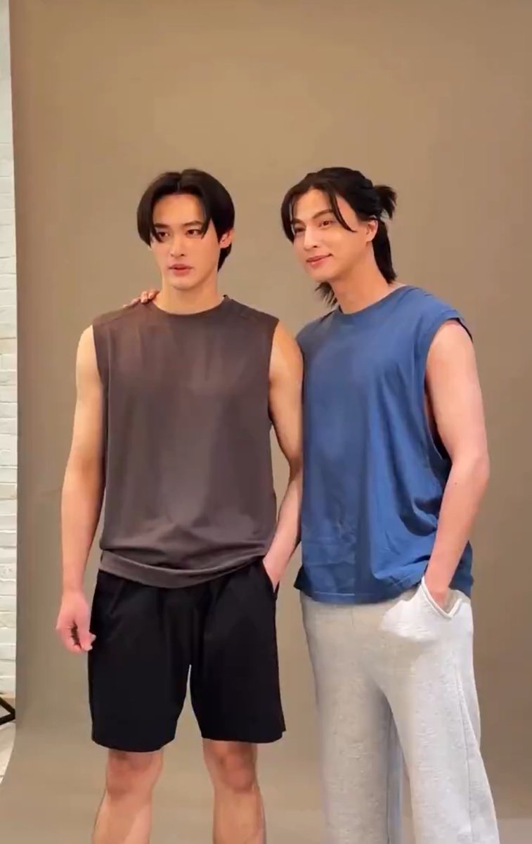 9lx97's tweet photo. จ๊ากกกก อะไรน่ะน้องกลัฟลุคนี้ เอเรน นั่นนายหรอ (;´༎ຶД༎ຶ`) https://t.co/3txdxT2HJg